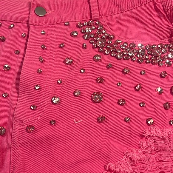 Pink rhinestone studded pink distressed frayed festival concert jean shorts BNWT - Picture 4 of 8